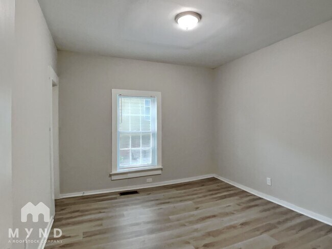 Building Photo - 117 Thayer Ave SE