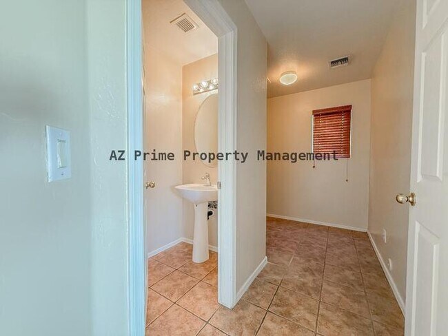 Building Photo - 24016 N Oasis Blvd