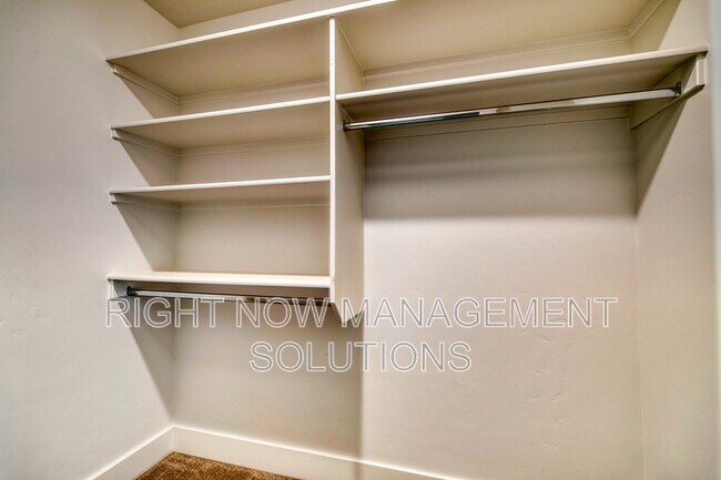 Building Photo - 1806 S Manitou Ave