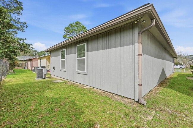 Building Photo - 5 Kelly Way