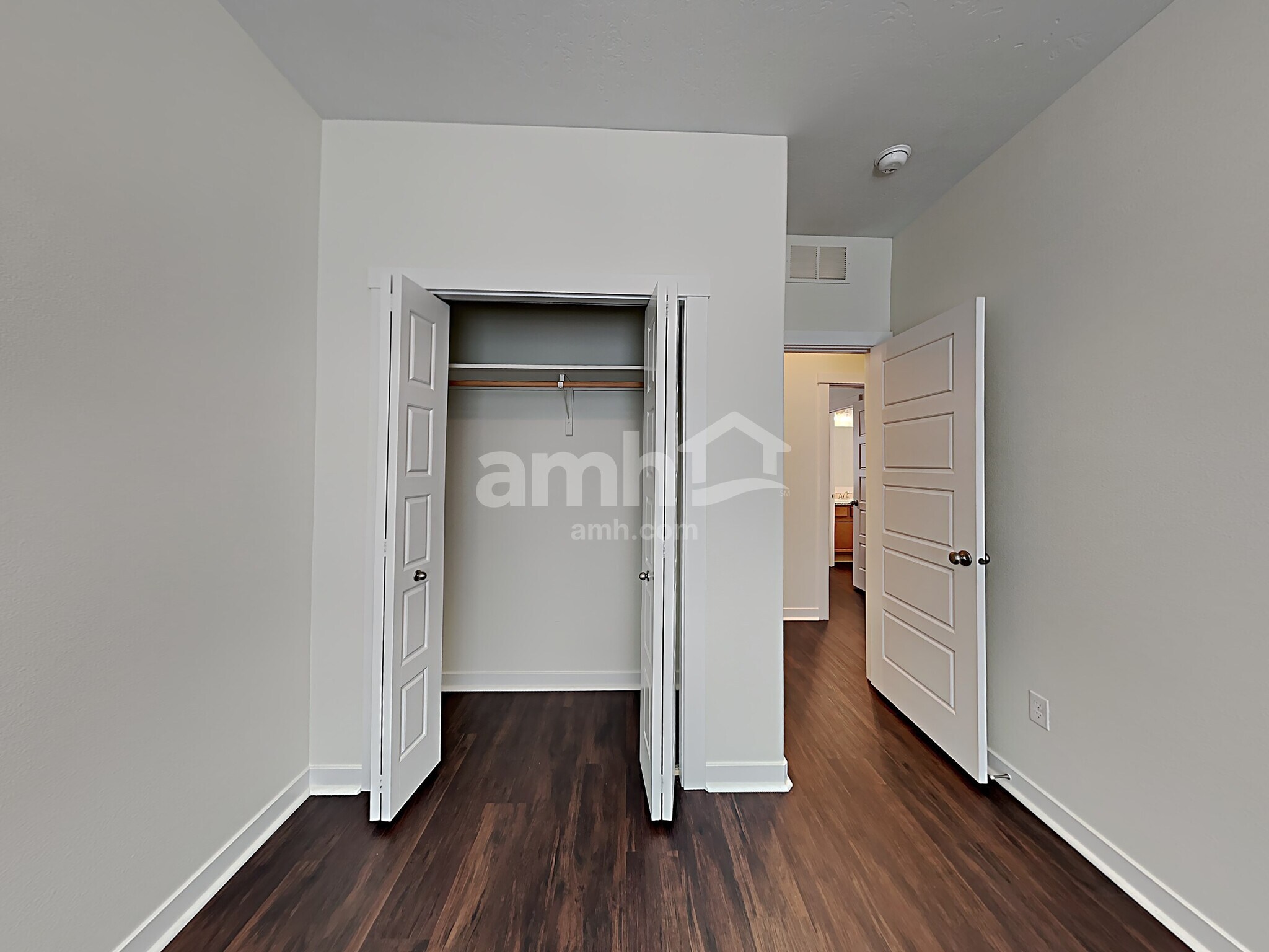 Building Photo - 6050 N Seacliff Ave