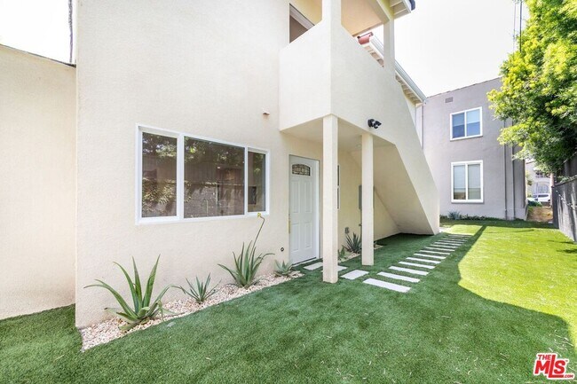 Building Photo - 1512 S Durango Ave