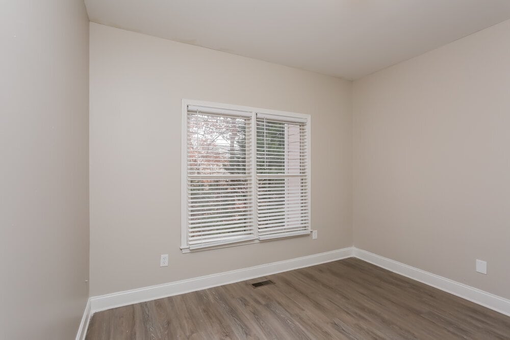 Building Photo - 870 Yankton Dr SW