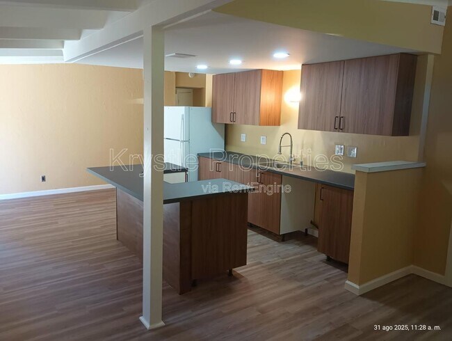 Building Photo - 1114 Coronel Ave