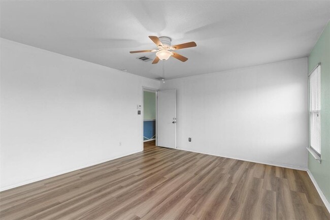 Building Photo - 130 Siebert Dr