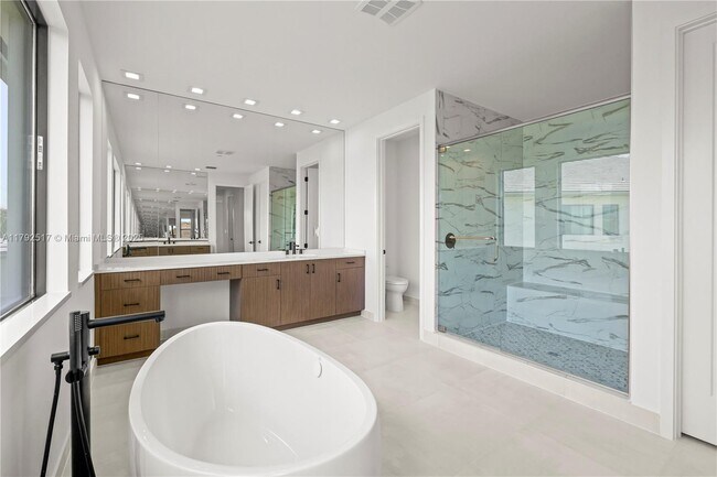 Building Photo - 12865 Wingspan Ct