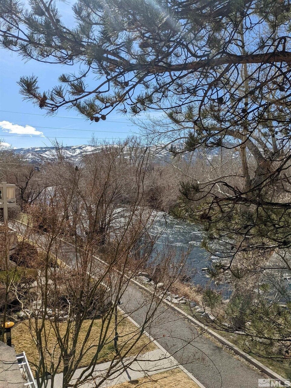 Building Photo - 2875 Idlewild Dr