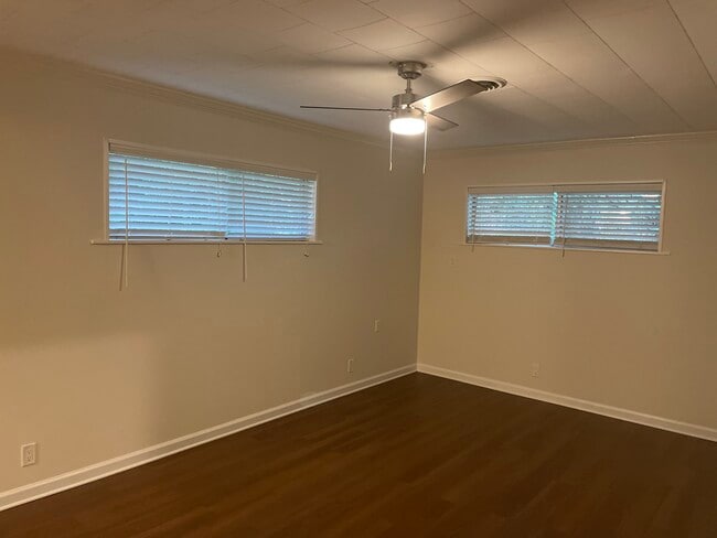 Building Photo - 6220 Ridge Rd