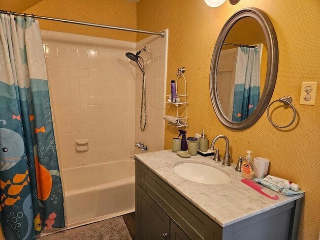 Building Photo - 710 N Avenue C