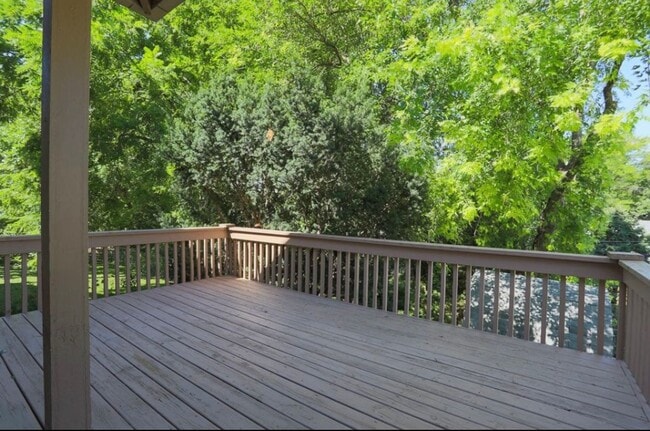 Building Photo - Beautiful 4 Bedroom Home Near Blackstone!