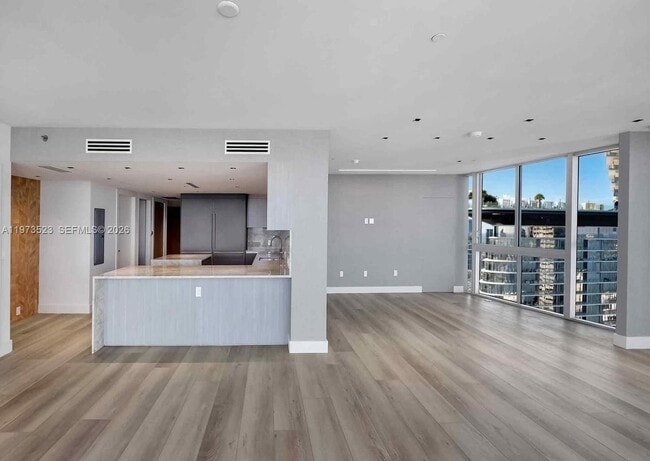 Building Photo - 465 Brickell Ave