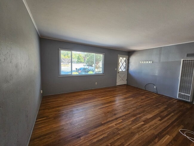 Building Photo - 7 Elm Ct