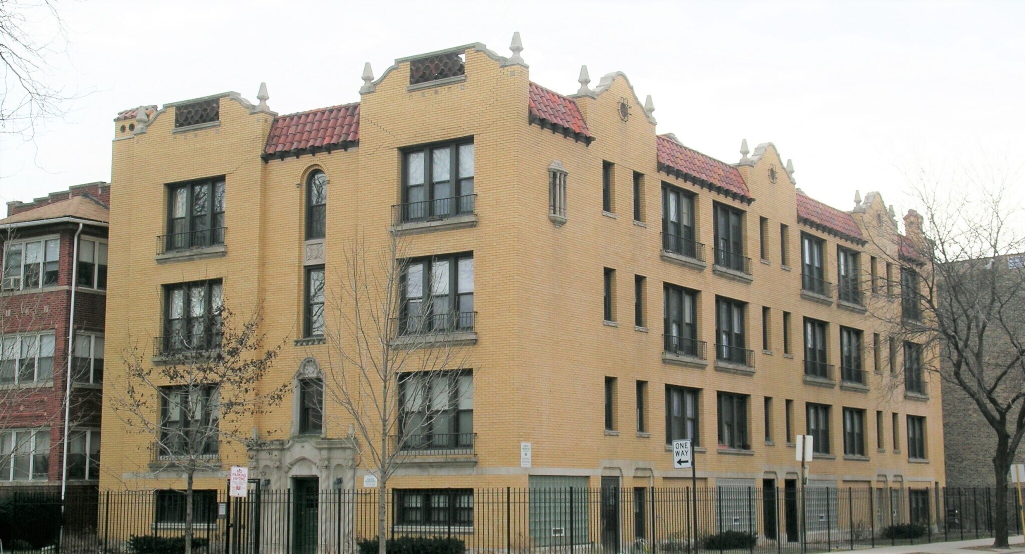 Building Photo - 3353 W Eastwood Ave