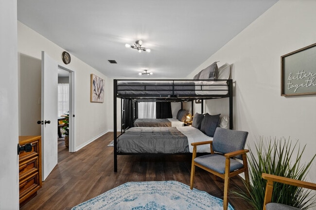 Building Photo - 2001 N 61st Ave