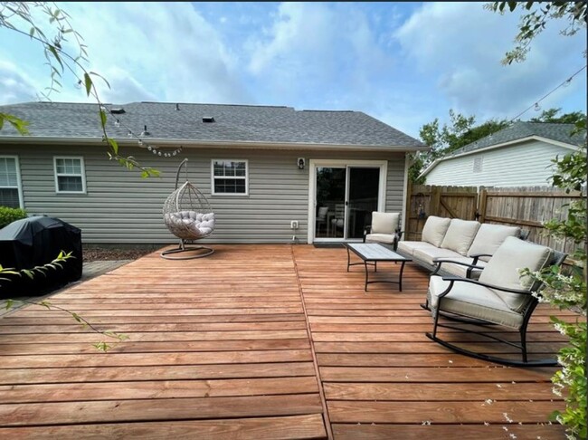 Building Photo - FURNISHED MONTHLY RENTAL-AVAILABLE MAY-JUN...