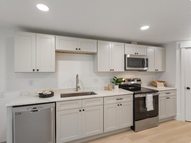 Building Photo - 636 N 1280 E