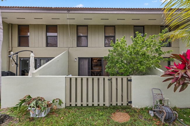 Building Photo - 6021 Bayview Dr