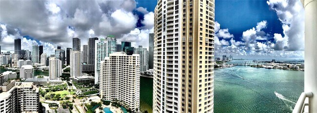 Building Photo - 808 Brickell Key Dr