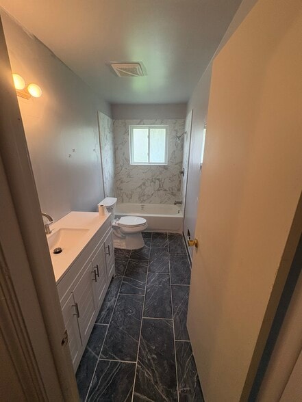 Building Photo - 2895 Simpson Dr