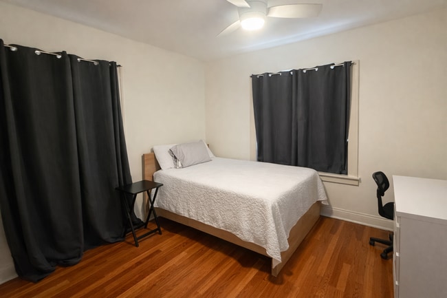 Building Photo - FULLY Furnished Plaza Condo