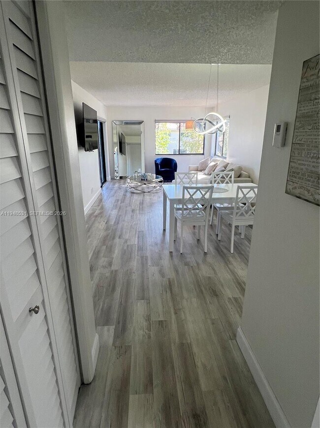 Building Photo - 151 Lakeview Dr