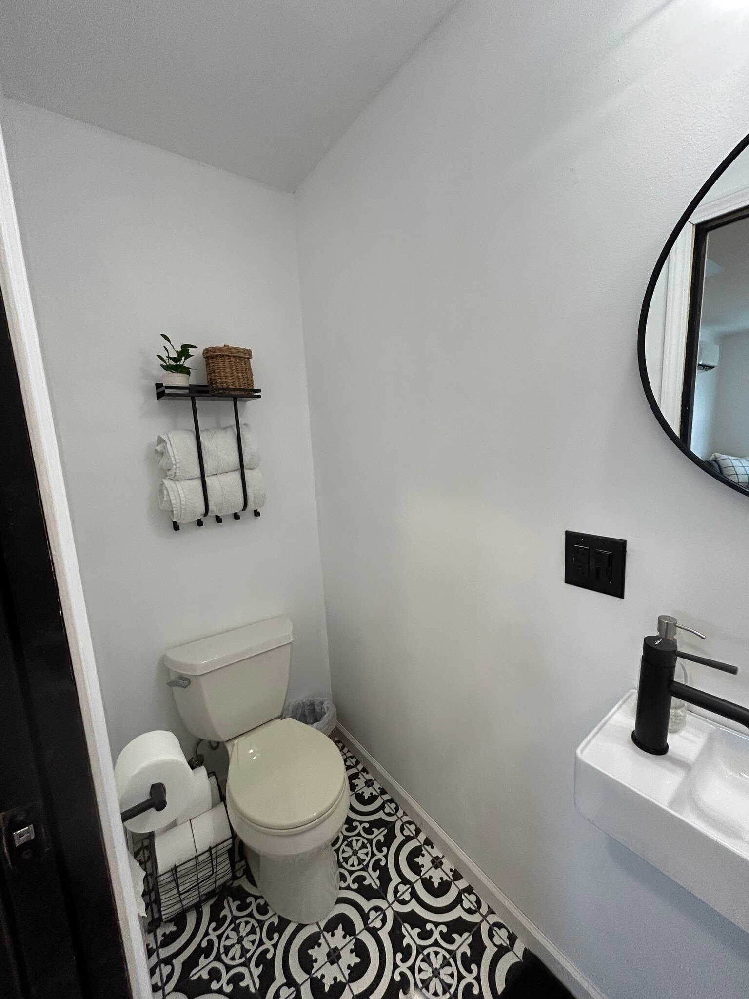 Building Photo - 1842 7th Ave