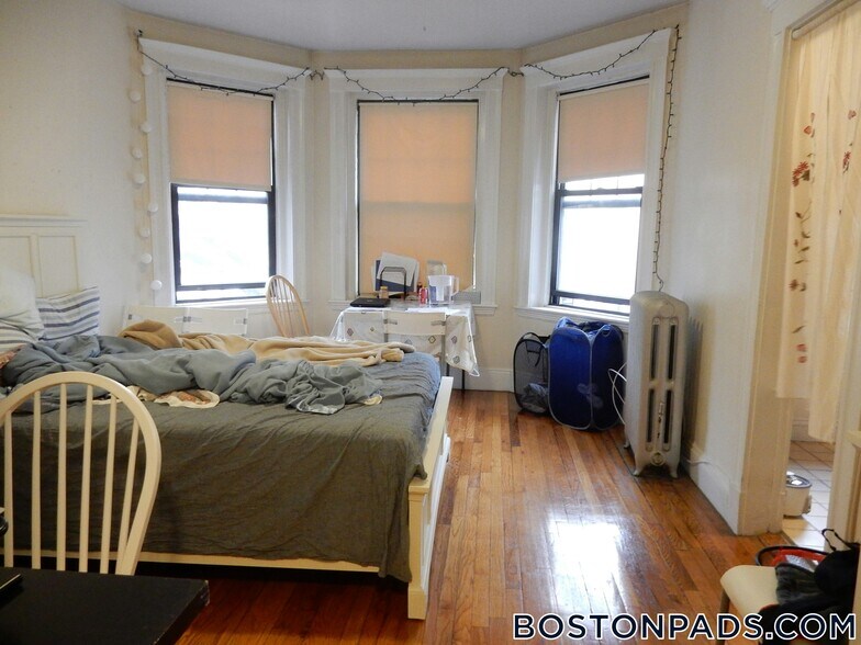 Building Photo - 115 St Stephen St