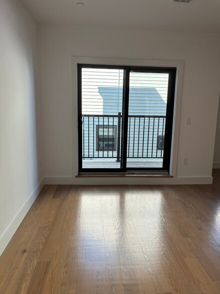 Building Photo - 97 Addison St