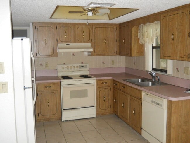 Building Photo - 6247 Spring Hill Dr