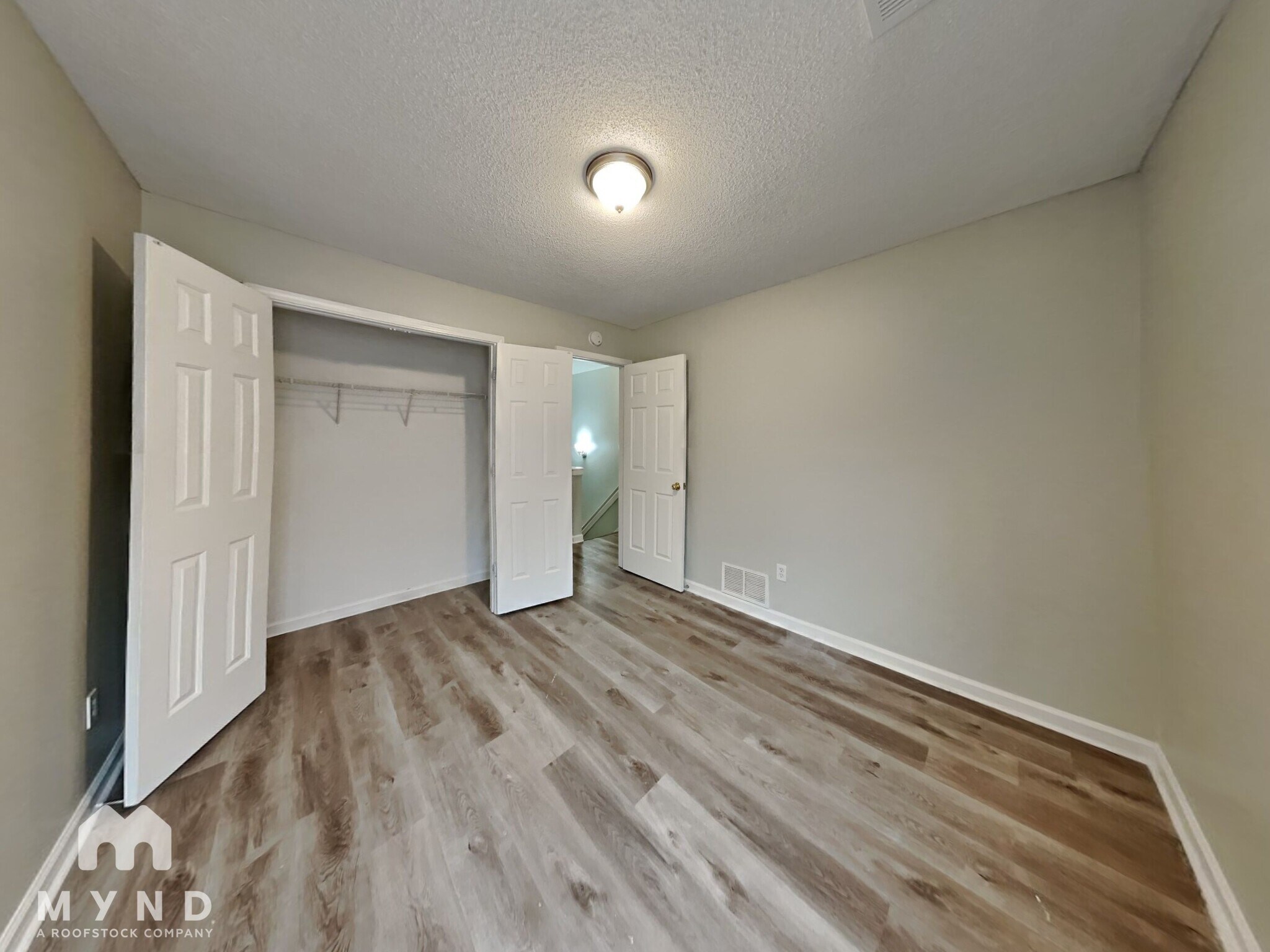 Building Photo - 3806 Sungrove Cir E