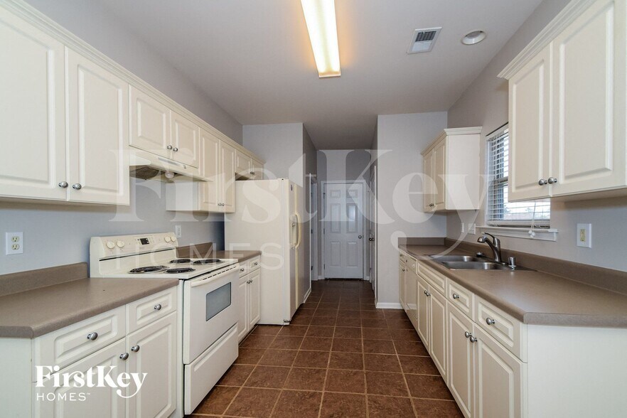 Building Photo - 4297 Hathaway Ln