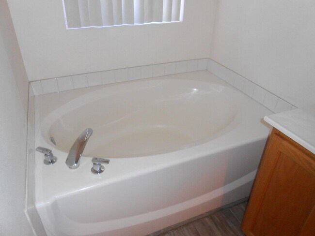 Building Photo - Spacious Home 2 Story Home in Black Mountain