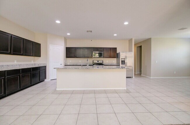 Building Photo - 42098 W Balsa Dr