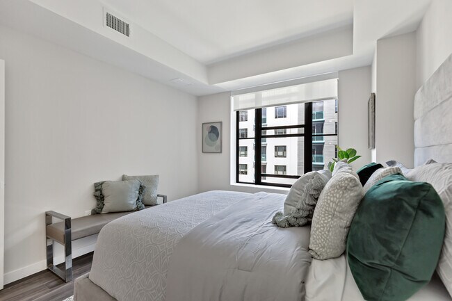 bedroom - 400 N Andrews Ave