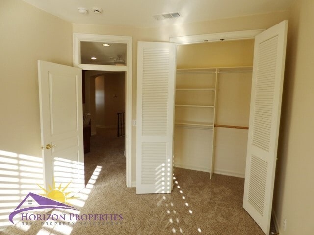 Building Photo - Modern Three-story 5 Bed 3.5 Bath 2,601 sqft Fair Oaks Home