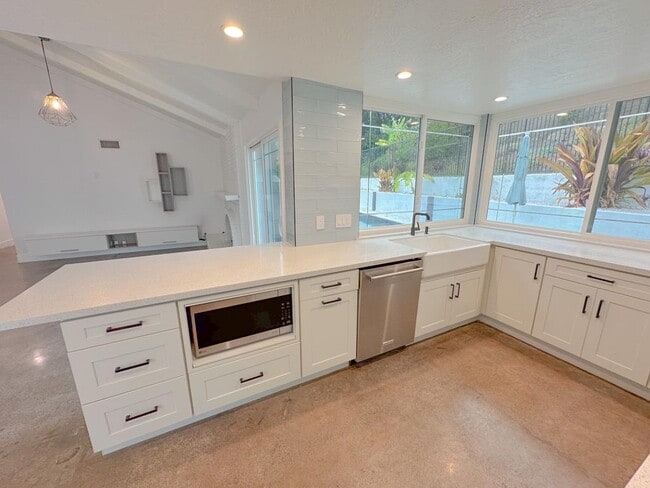 Building Photo - 25761 Serenata Dr