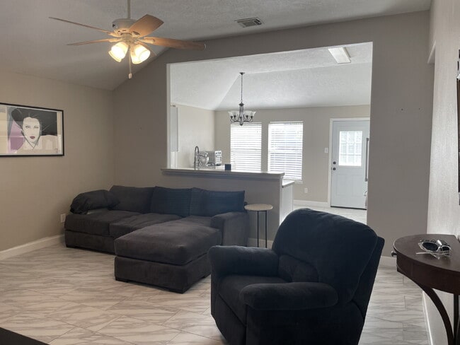 Building Photo - Begin the school year in this wonderful single story home with a spacious floorpan in Indian Forest.