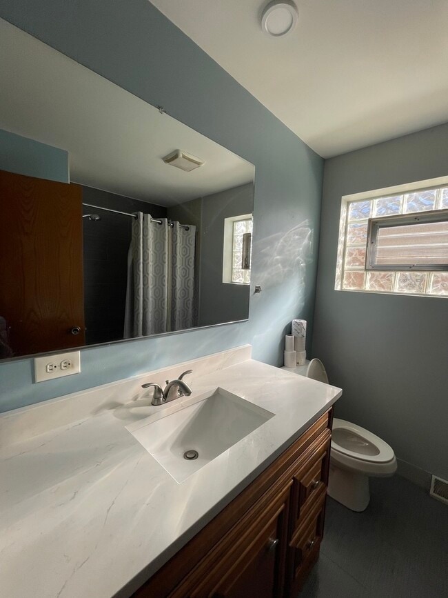 Building Photo - 3925 N Plainfield Ave