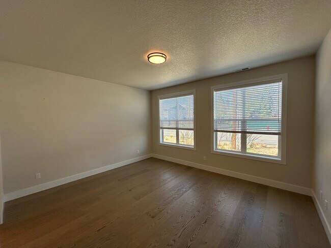 Building Photo - 20211 Glen Vista Rd