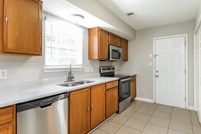 Building Photo - 1833 Cagney St