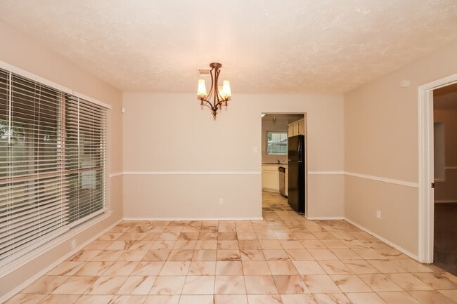Building Photo - 12314 Meadow Ridge Dr