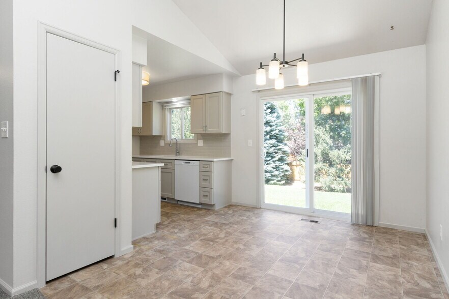 Newly Remodeled and Feels like home. - 1956 Promenade Way