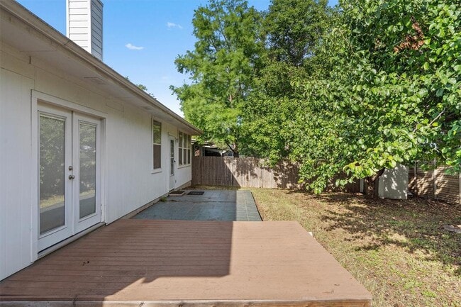 Building Photo - 2202 Bent Bow Dr