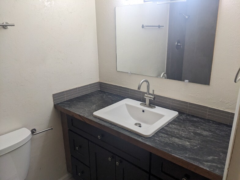 Building Photo - 1040 Ponderosa Dr