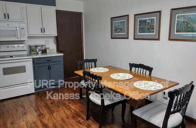 Building Photo - 111 Vista View Ct