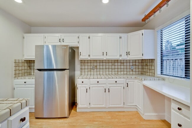 Building Photo - Welcome Home!!! - Great Location, Near Val...