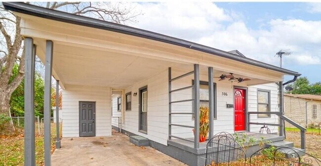 Building Photo - 506 Goodnight Dr
