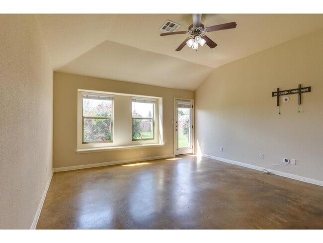 Building Photo - 4504 Halliday Ave