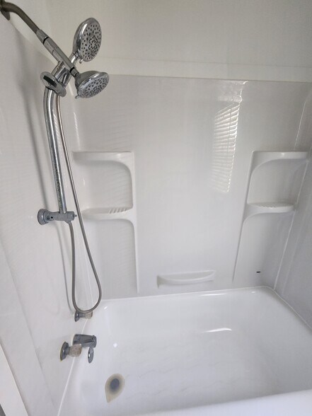 Tub - 505 E 28th Ave