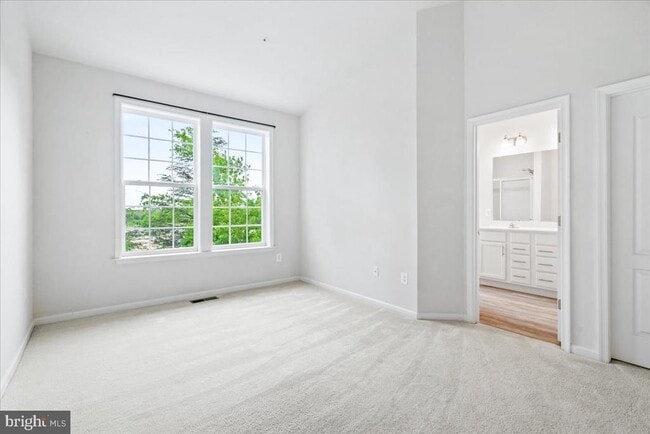 Building Photo - 309 Spring Bank Way